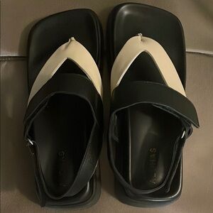 Alohas Decade Bi-Color Sandals.